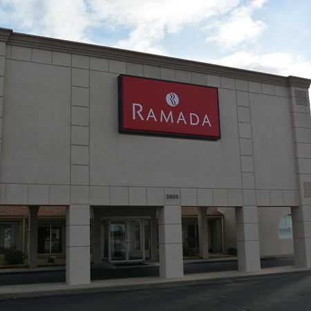 Ramada By Wyndham Wichita Airport Hotel Buitenkant foto