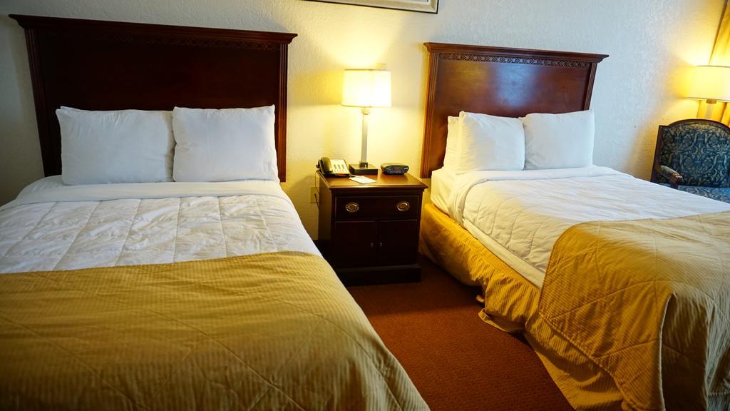 Ramada By Wyndham Wichita Airport Hotel Kamer foto