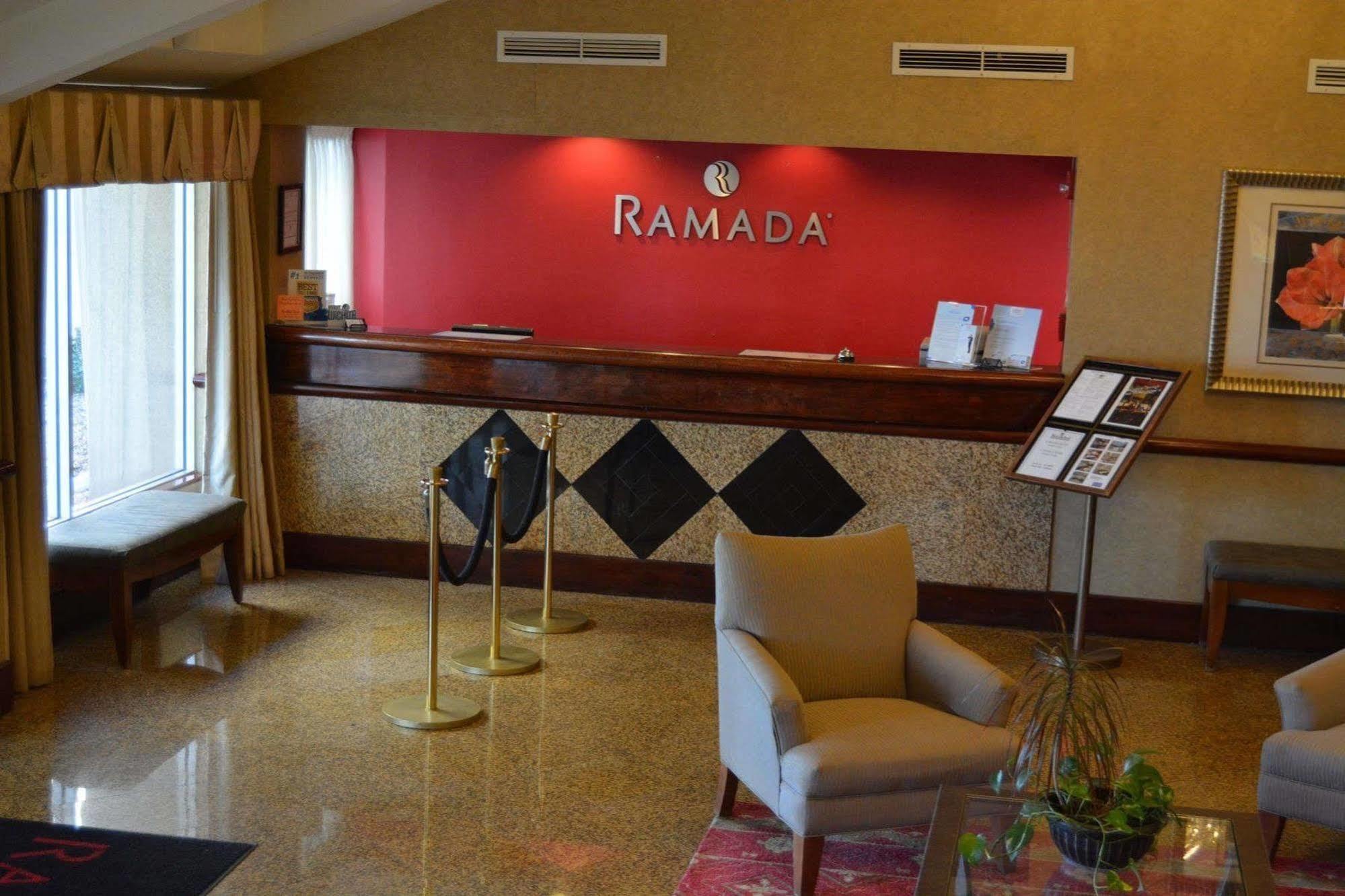 Ramada By Wyndham Wichita Airport Hotel Buitenkant foto